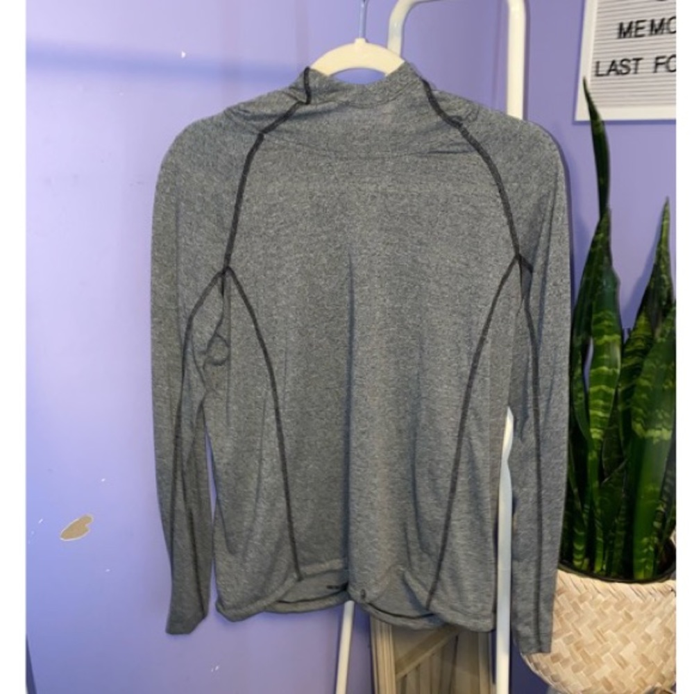 Under Armour sweatshirt